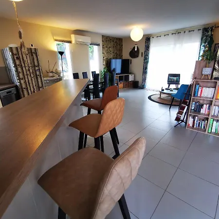 Cool Mediterranean Life 8 People Jacuzzi Barbecue Gametrampoline 2 Parking Villa Beziers
